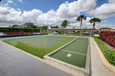 Beautiful one-of-a-kind villa in the desirable Camelot Village - photo 51