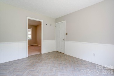 Spacious 3 Bedroom, 3 Bath brick split-level home offers room to - photo 4