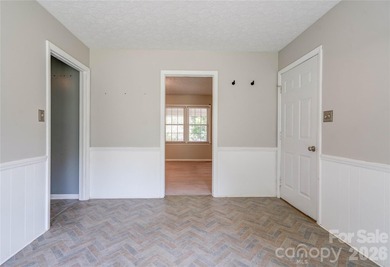 Spacious 3 Bedroom, 3 Bath brick split-level home offers room to - photo 5