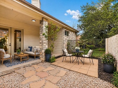 Positioned on a corner lot with a circular drive in Horseshoe - photo 20