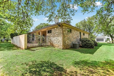 Positioned on a corner lot with a circular drive in Horseshoe - photo 22
