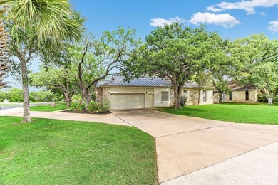 Positioned on a corner lot with a circular drive in Horseshoe - photo 23