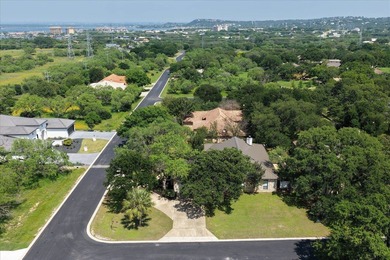 Positioned on a corner lot with a circular drive in Horseshoe - photo 24