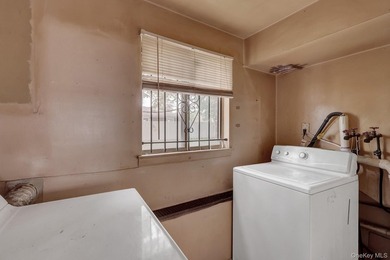 Hi-Ranch Style Home. This Home Features 6 Bedrooms, 2 Full Baths - photo 24