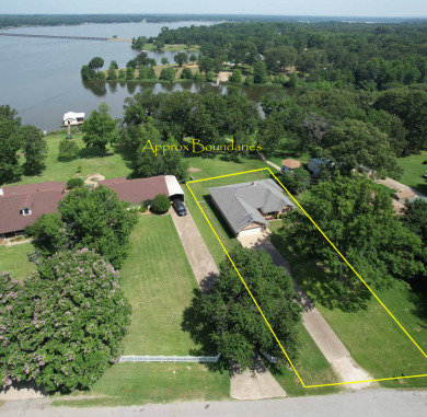 Beautifully Maintained Waterfront Home - Lake Home For Sale in Yantis, Texas