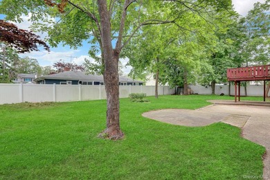 Hi-Ranch Style Home. This Home Features 6 Bedrooms, 2 Full Baths - photo 30