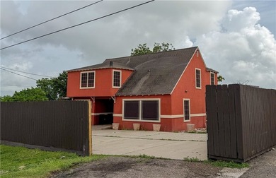 Conveniently located on the main drag of the area with easy - photo 1