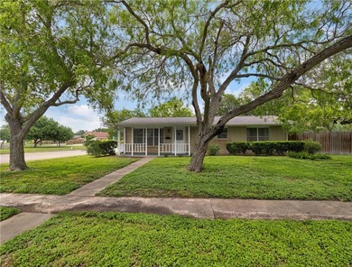 Locatoin, location, location! Tucked in the highly desirable Bay - photo 2