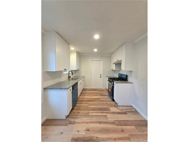 Welcome to 1532 Daytona Dr - a beautifully renovated 3-bedroom - photo 5