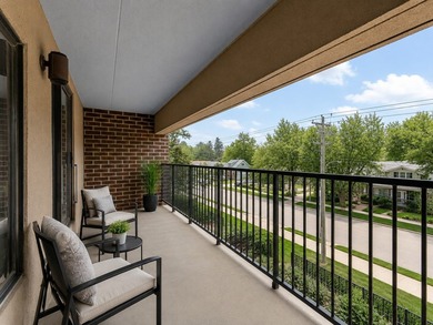 Enjoy a comfortable, convenient lifestyle in this light-filled - photo 10