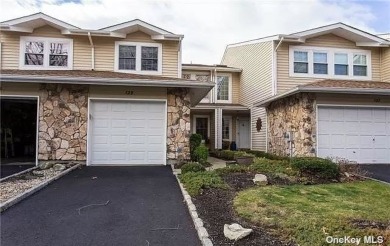 Lake Townhome/Townhouse For Sale in Holbrook, New York