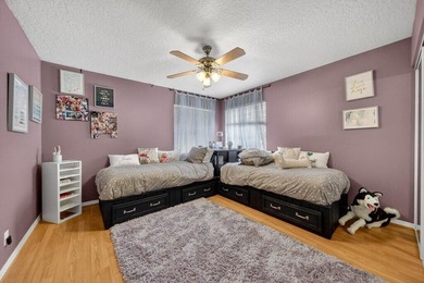 Welcome to this well-appointed 4-bedroom, 3-bathroom residence - photo 16
