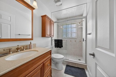Welcome to this well-appointed 4-bedroom, 3-bathroom residence - photo 20