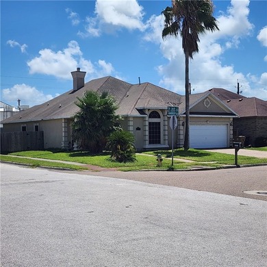 Beautiful spacious home on corner lot in Kings Point - photo 1