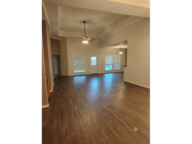 Beautiful spacious home on corner lot in Kings Point - photo 2