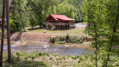 RIVERFRONT LOG HOME IN LAKE LURE, NC. Built in 2022, this 3358 - photo 3