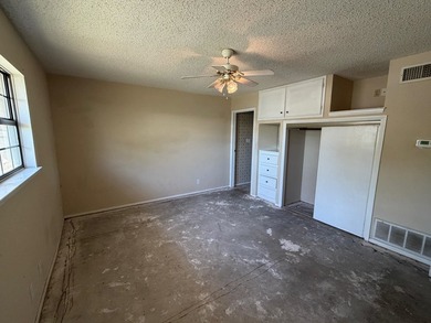 Are you looking for the perfect fixer-upper? This is the one! - photo 4