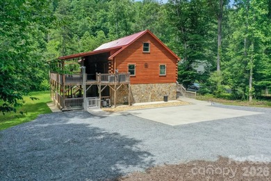 RIVERFRONT LOG HOME IN LAKE LURE, NC. Built in 2022, this 3358 - photo 6