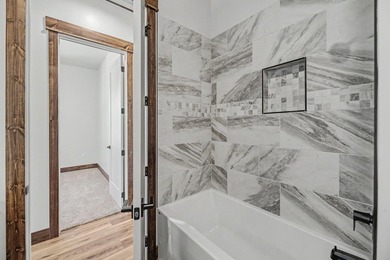 Brand New Custom Construction on 2.72 private acres in Canyon - photo 12