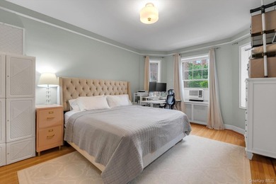 Experience timeless pre-war elegance at Forest Hills South, a - photo 13