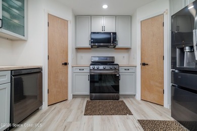 The deal you kept waiting for? You just found it! This spacious - photo 4