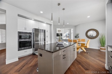 MOTIVATED SELLERS!!! Experience the newest fully furnished - photo 16