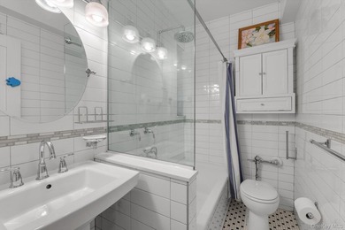 Experience timeless pre-war elegance at Forest Hills South, a - photo 17
