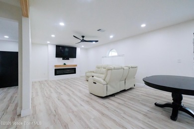 The deal you kept waiting for? You just found it! This spacious - photo 9