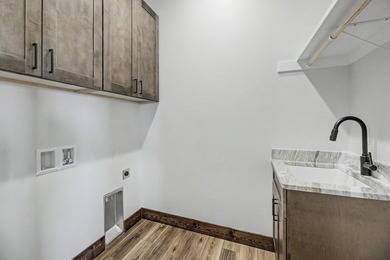 Brand New Custom Construction on 2.72 private acres in Canyon - photo 21