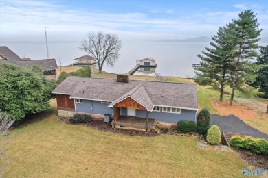 Lake Home For Sale in Guntersville, Alabama