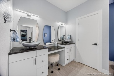MOTIVATED SELLERS!!! Experience the newest fully furnished - photo 28