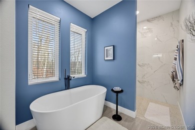 MOTIVATED SELLERS!!! Experience the newest fully furnished - photo 29