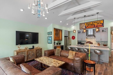 Private Old Town property with built-in income and exceptional - photo 32