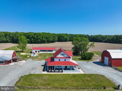 Stunning restored Farm House on 6.49 acre mini-farm . 3 bedroom - photo 33