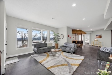 MOTIVATED SELLERS!!! Experience the newest fully furnished - photo 35
