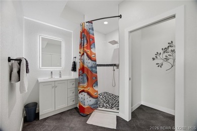 MOTIVATED SELLERS!!! Experience the newest fully furnished - photo 42