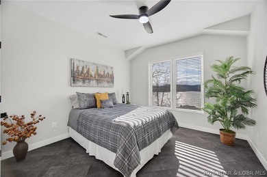 MOTIVATED SELLERS!!! Experience the newest fully furnished - photo 43