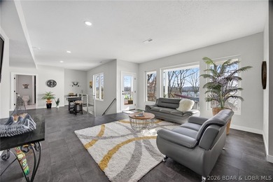 MOTIVATED SELLERS!!! Experience the newest fully furnished - photo 45