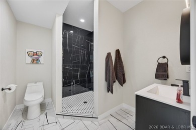 MOTIVATED SELLERS!!! Experience the newest fully furnished - photo 47