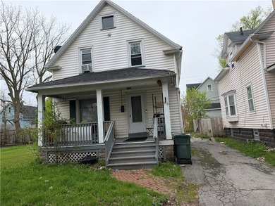 Charming 2-story colonial single-family home located on a quiet - photo 1