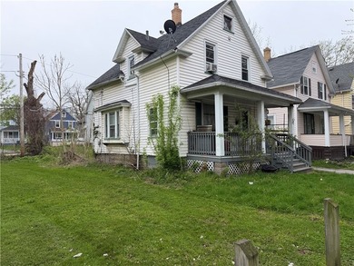 Charming 2-story colonial single-family home located on a quiet - photo 2