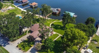 Waterfront home Lake Palestine, 4 beds, with Murphey bed that - Lake Home For Sale in Frankston, Texas