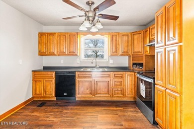Welcome home to this well-maintained three-bedroom, two-bath - photo 11