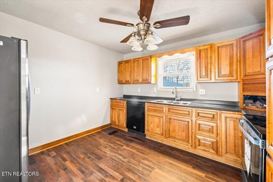 Welcome home to this well-maintained three-bedroom, two-bath - photo 15