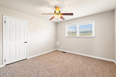 Welcome home to this well-maintained three-bedroom, two-bath - photo 24