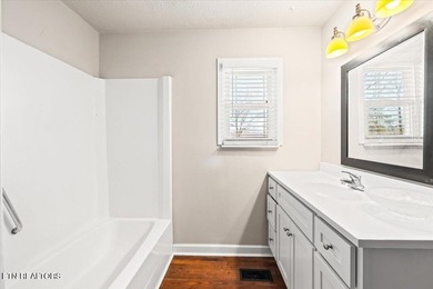 Welcome home to this well-maintained three-bedroom, two-bath - photo 27