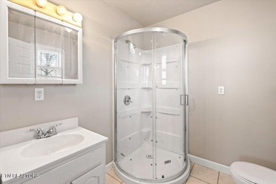 Welcome home to this well-maintained three-bedroom, two-bath - photo 29