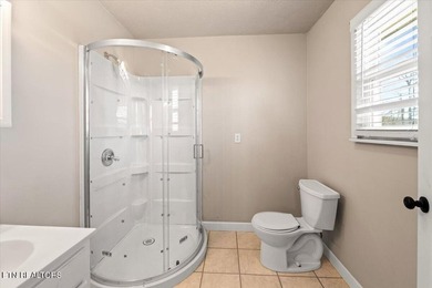 Welcome home to this well-maintained three-bedroom, two-bath - photo 30