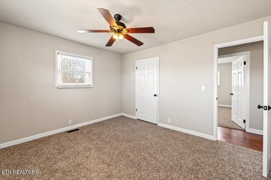 Welcome home to this well-maintained three-bedroom, two-bath - photo 31