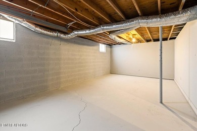 Welcome home to this well-maintained three-bedroom, two-bath - photo 38